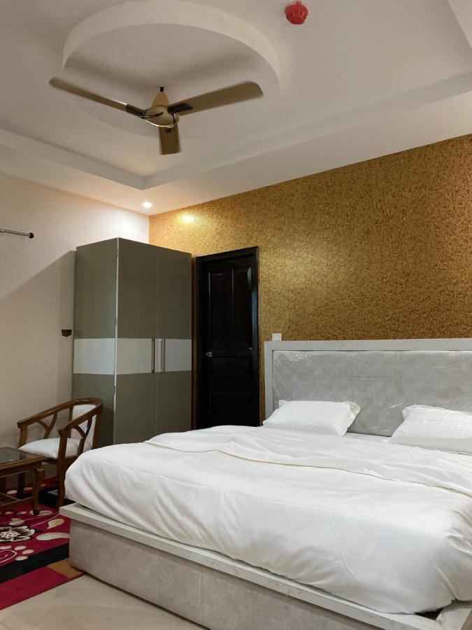 S.R Plaza Hotel Khurja Exterior photo